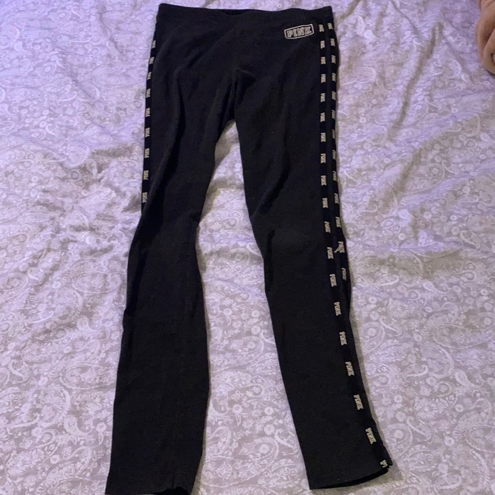 Leggings from pink.